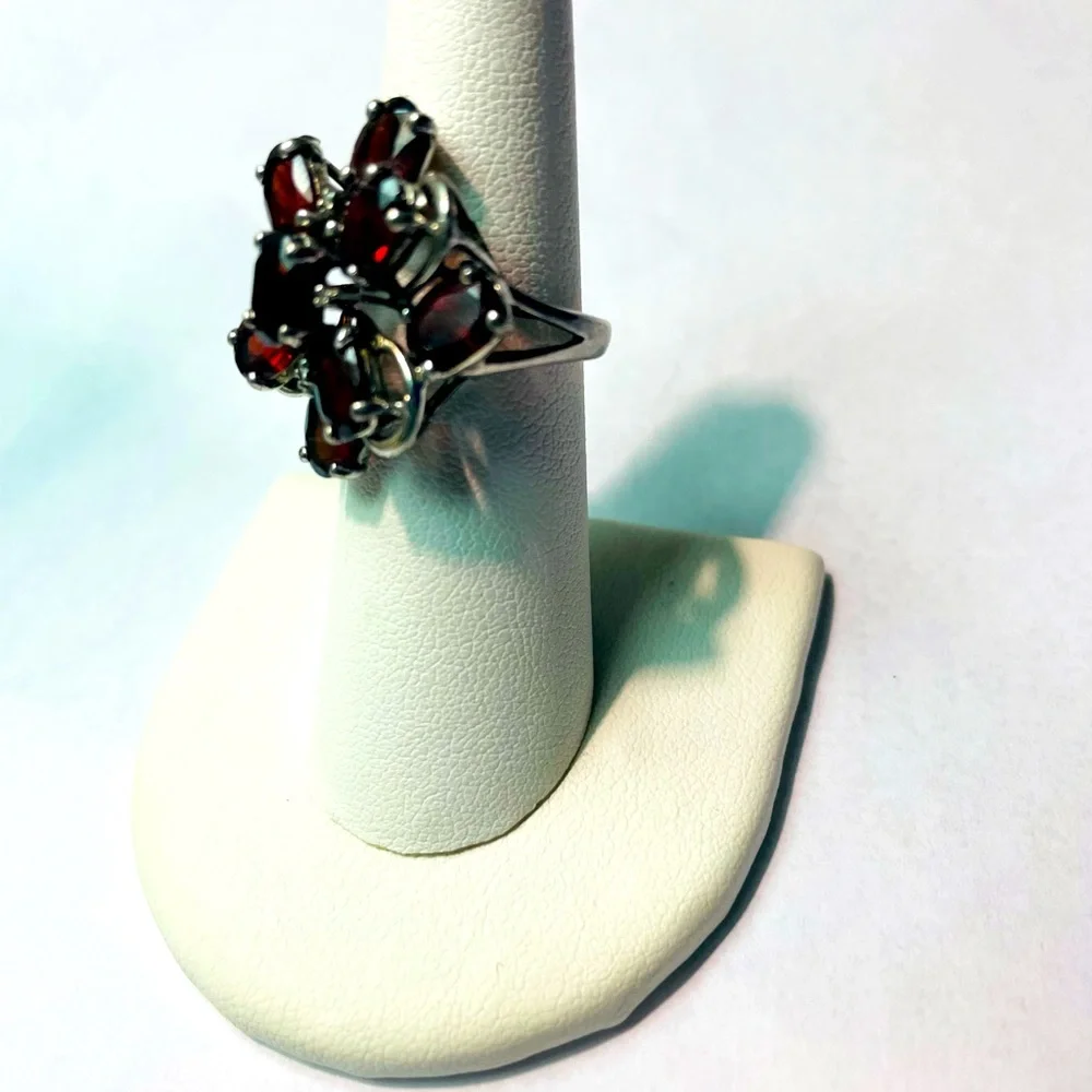 Garnet Floral Ring 925 Silver - Picture 3 of 14